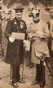 国王乔治五世和威廉二世于1913年在德国讨论行动命令，插图来自“乔治五世的生活”，1935年出版 作者 英国摄影师